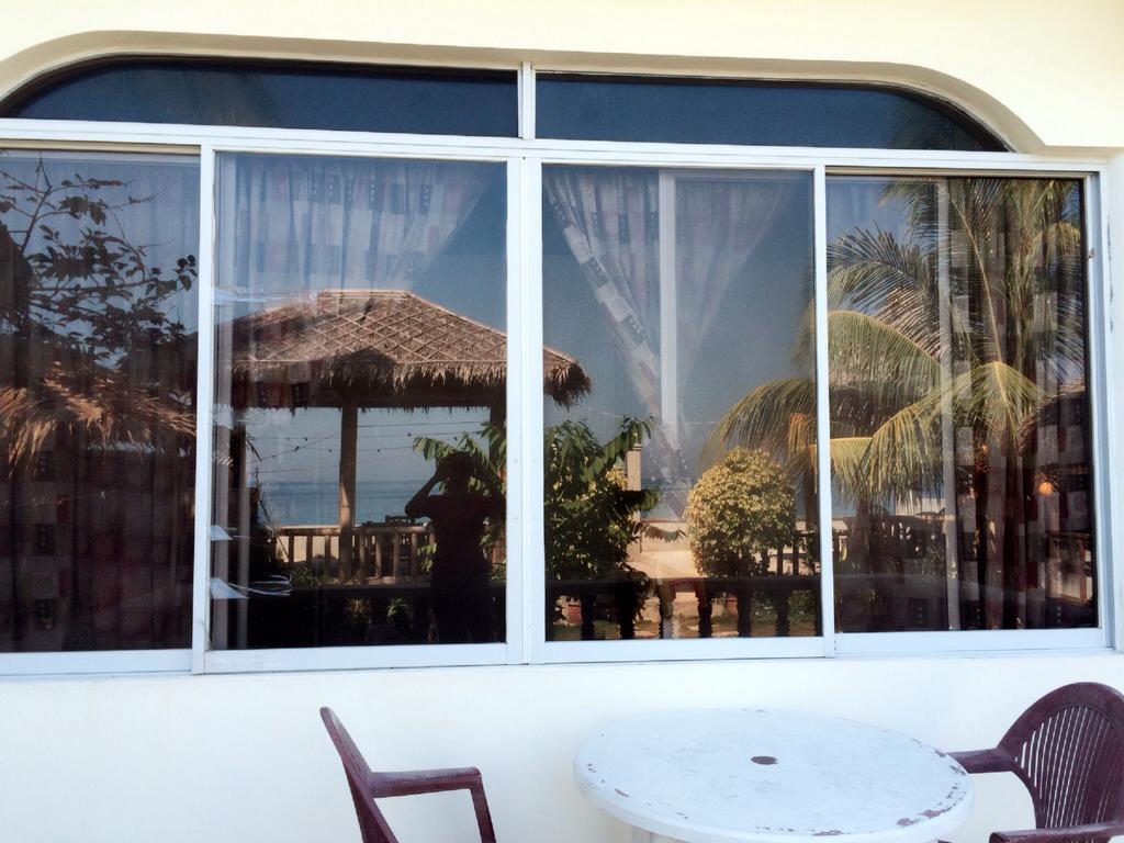 Oslob Garden Stay Beach Resort Exterior photo