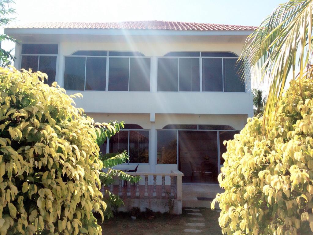 Oslob Garden Stay Beach Resort Exterior photo